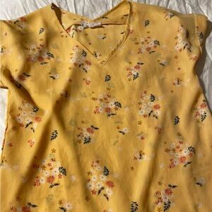 Light weight v neck top